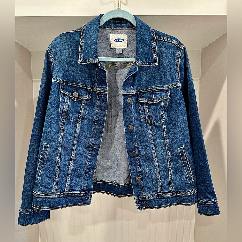 Old Navy Jean Jacket Size Large with pockets